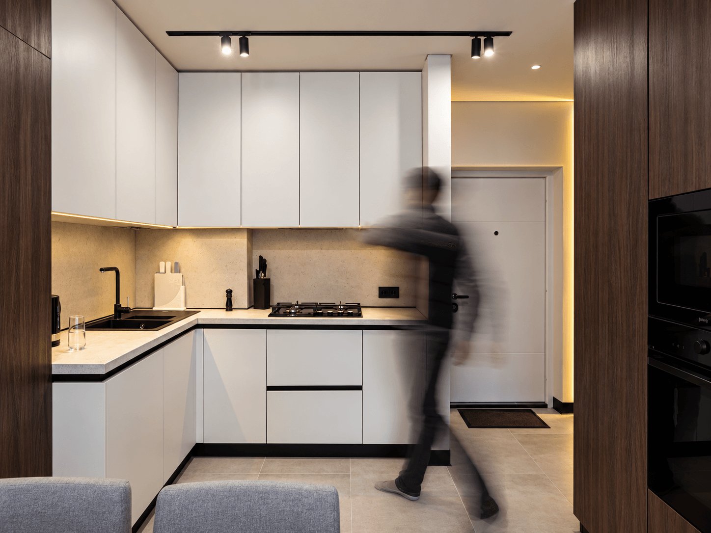 Kitchen fronts and daily movement — Barcelona / studio apartment