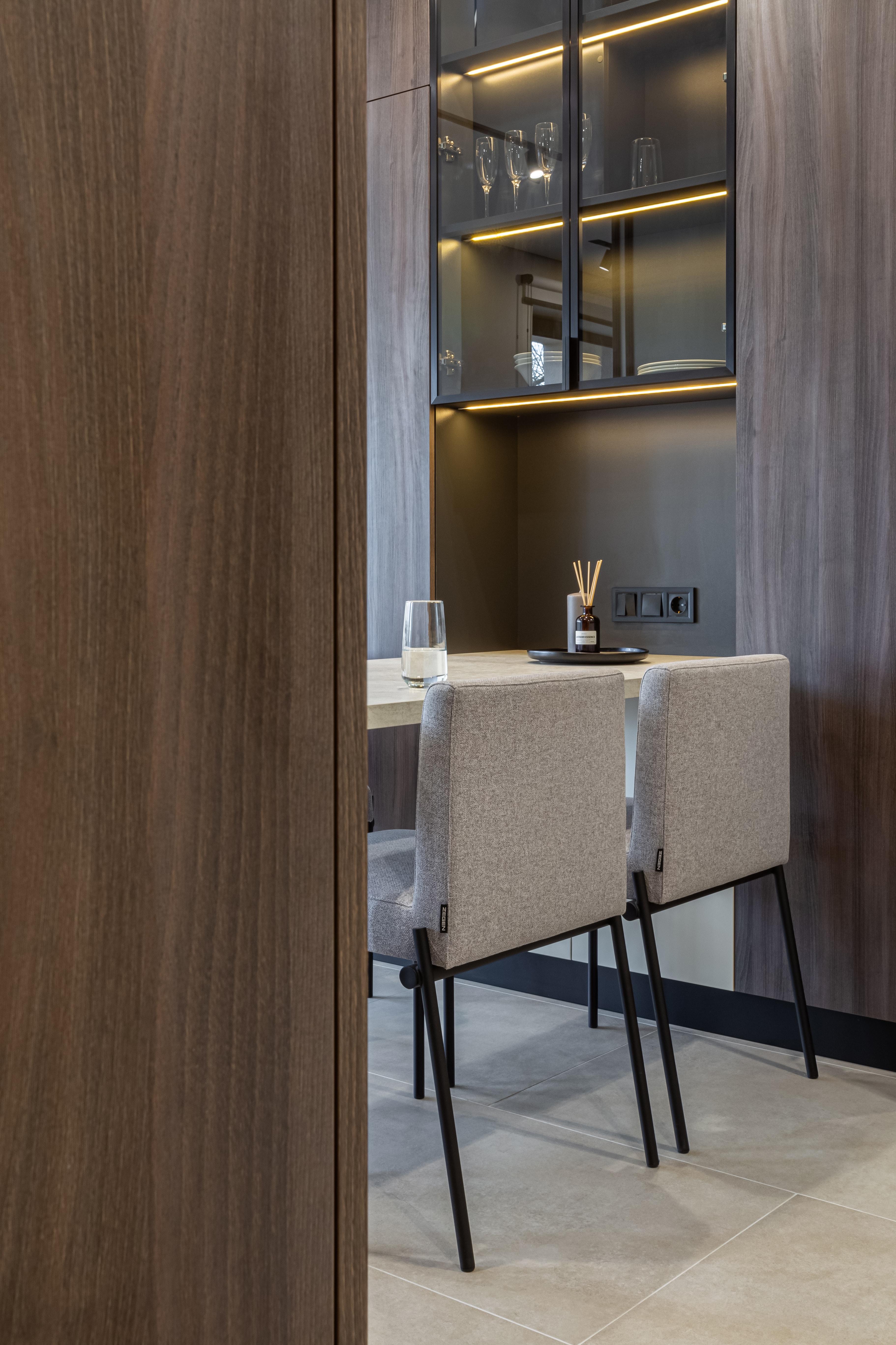 Dining detail and open shelving — Barcelona / studio apartment