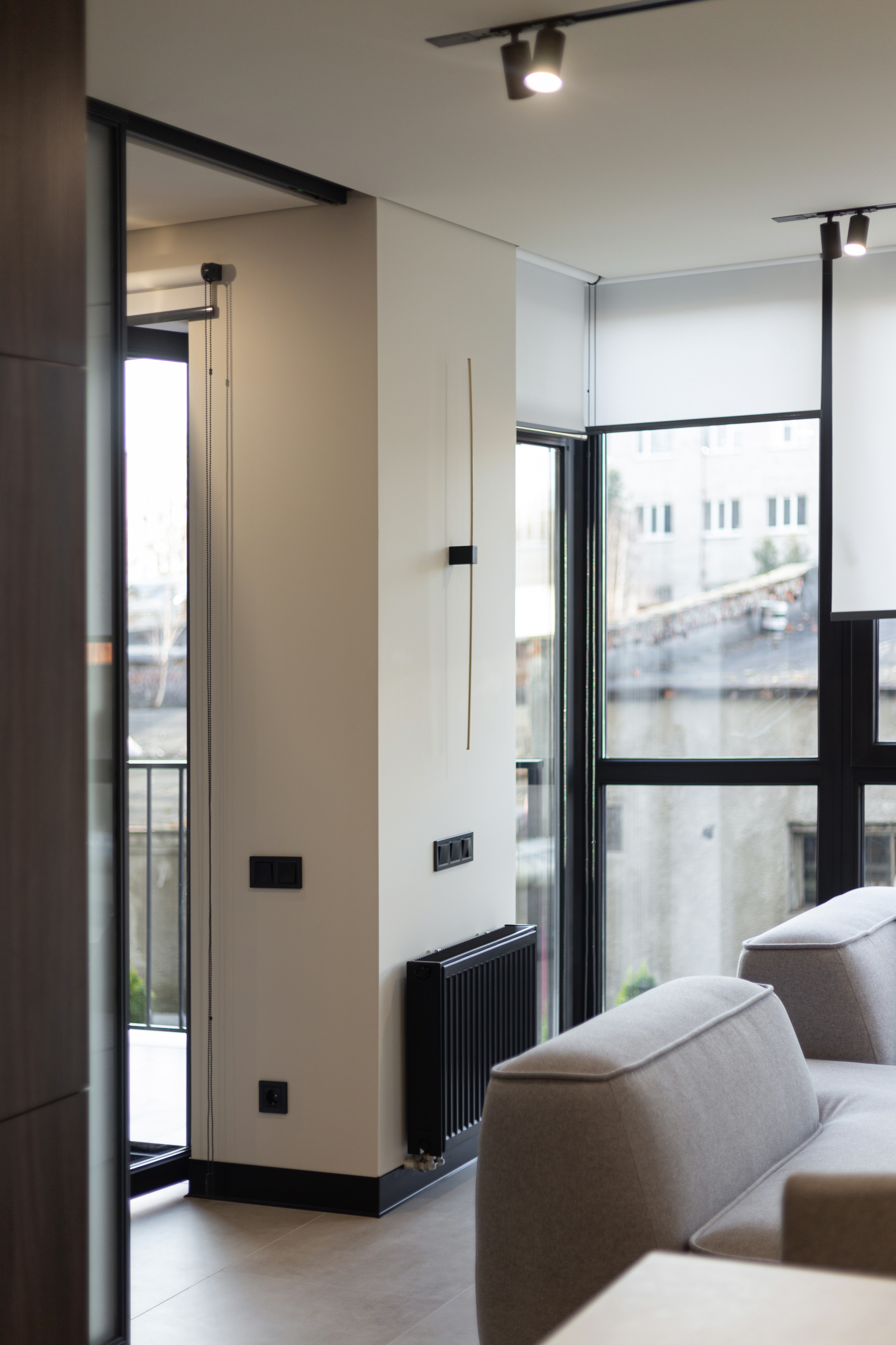 Light, partition and upholstery — Barcelona / studio apartment